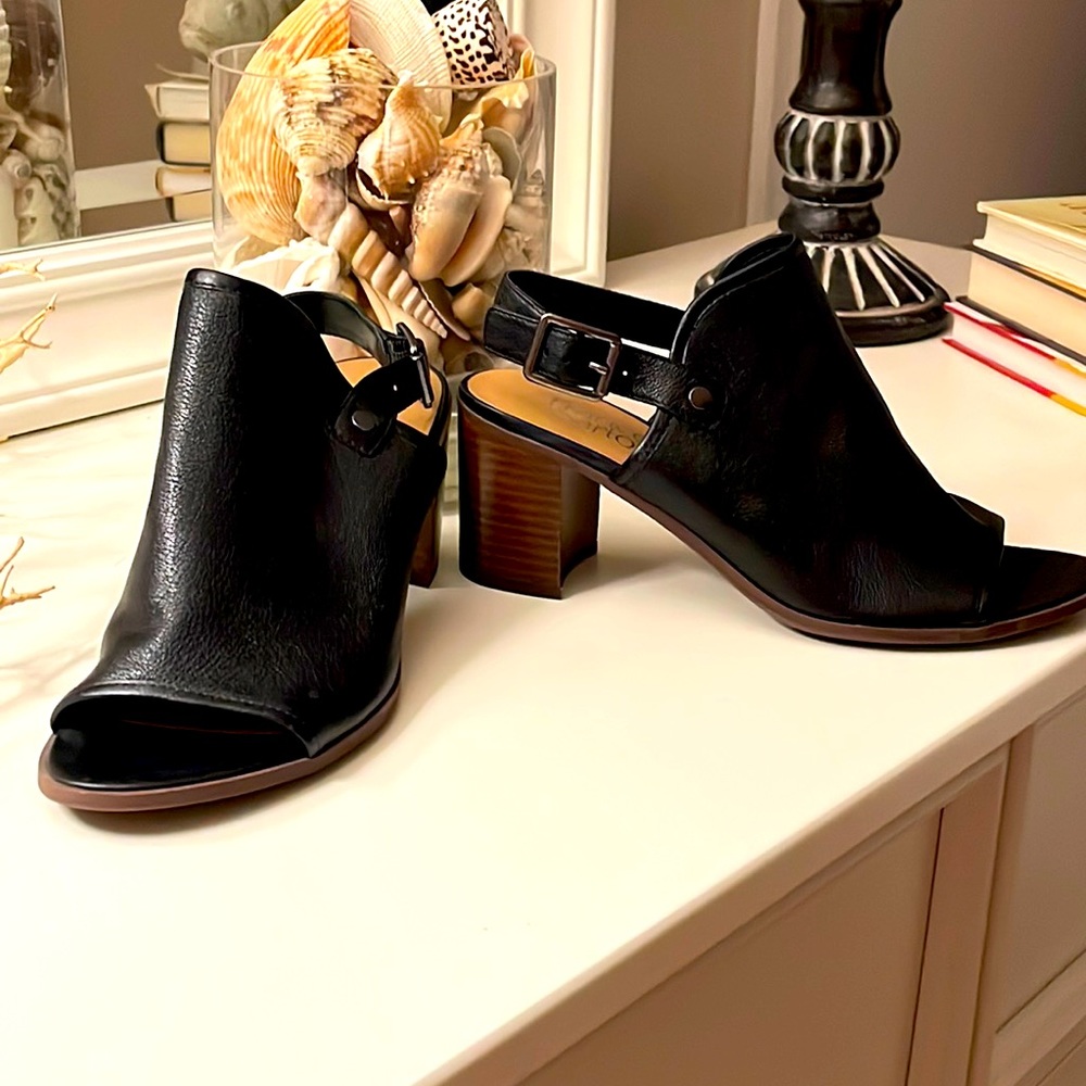 COPY - Cute black leather heels.